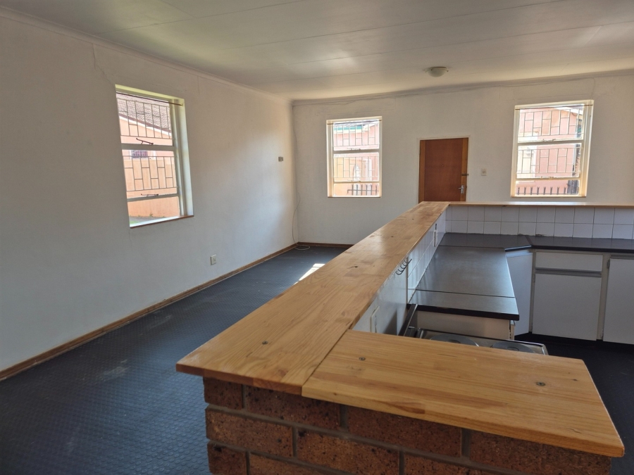 To Let 3 Bedroom Property for Rent in Kannoniers Park North West